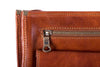 Umhängetasche Leder Braun Zipper Detailansicht | Titus' Brief